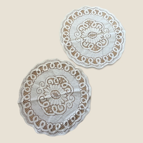 Vintage Lace Doilies Two Pieces Ecru Kitchen Linens Circa 1980s - Picture 7 of 10